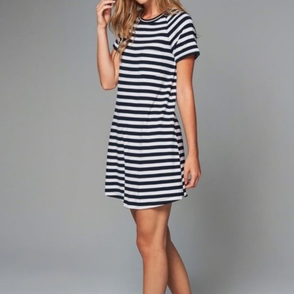 Abercrombie & Fitch Dresses & Skirts - Abercrombie and Fitch navy striped dress xs